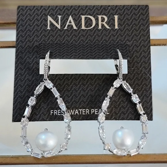 NADRI RHODIUM PLATED PEARL CHANDELIER STATEMENT EARRINGS BNWT - Picture 2 of 5